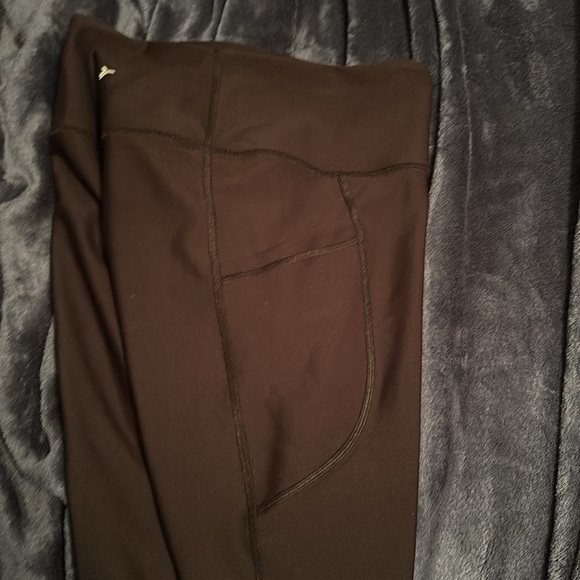 Old Navy Power Soft Cropped Moisture-Wicking Leggings - Picture 5 of 6